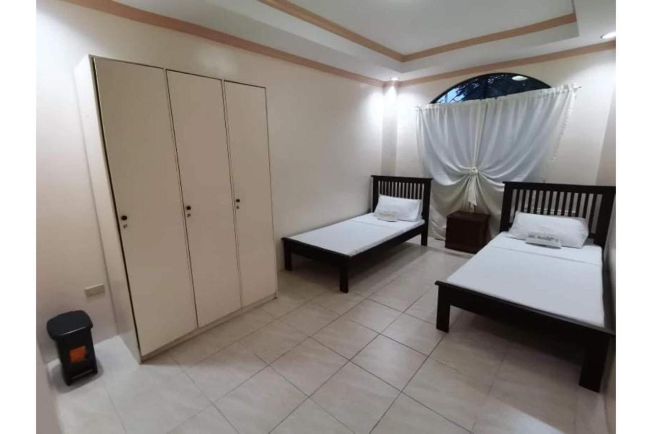 Oyo 799 Ddd Habitat Iloilo Hotel Exterior foto